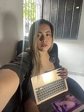 lunaxxx 69 online show from 11/21/25, 09:25