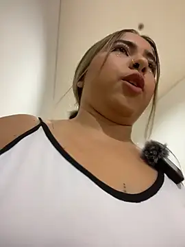 lunaxxx 69 online show from 10/26/25, 01:06