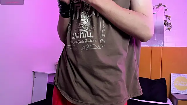 Snapshot of Andrew_Wolff chatting on 03/08/25, 04:45 Andrew Wolff online show from 03/08/25, 04:45