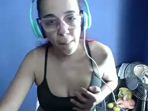 Snapshot of luli_angel chatting on 03/03/25, 06:42 luli angel online show from 03/03/25, 06:42