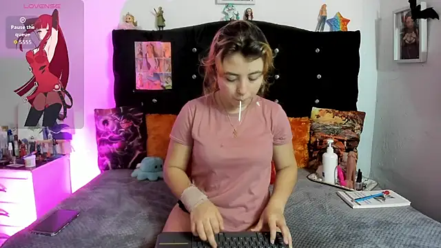 young jung online show from 11/12/25, 08:56