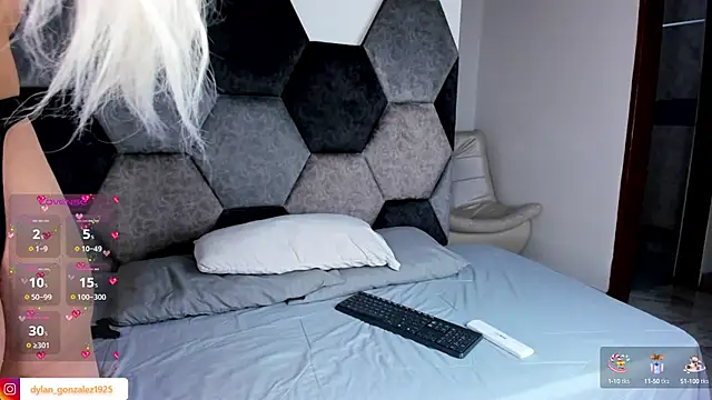 Snapshot of Dylan_Turnerr chatting on 09/17/25, 10:23 Dylan Turnerr online show from 09/17/25, 10:23