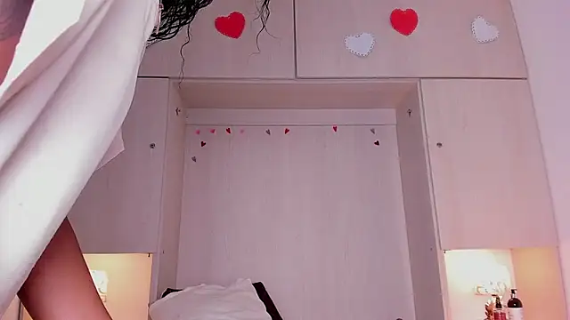 Snapshot of BeverlySteel chatting on 02/08/26, 12:25 BeverlySteel online show from 02/08/26, 12:25