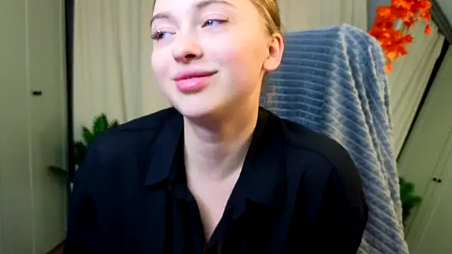 christie luv online show from 11/19/25, 02:28