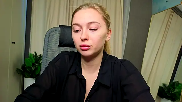 christie luv online show from 12/05/25, 01:10