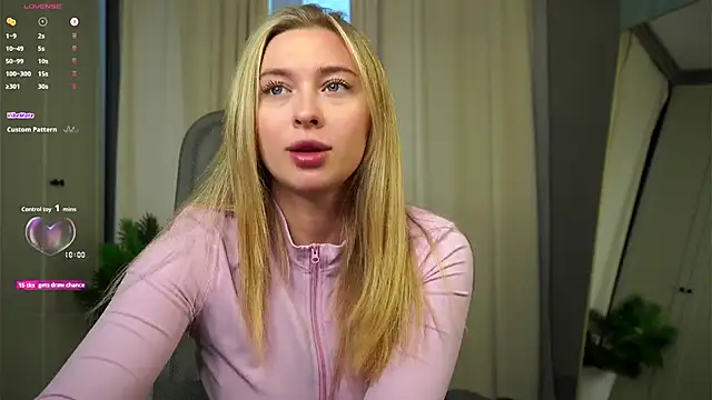 christie luv online show from 12/04/25, 01:10