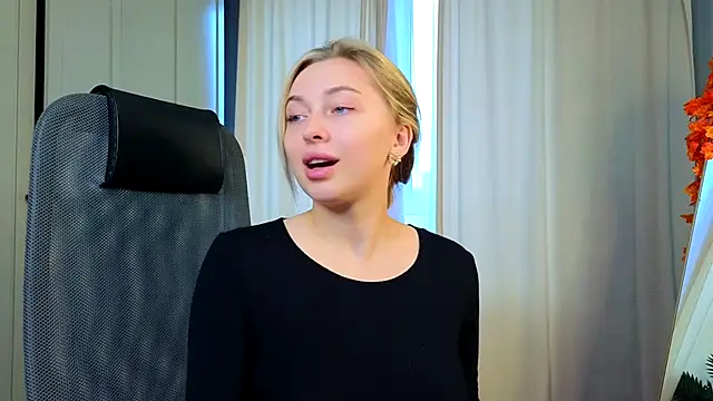 christie luv online show from 11/20/25, 10:16