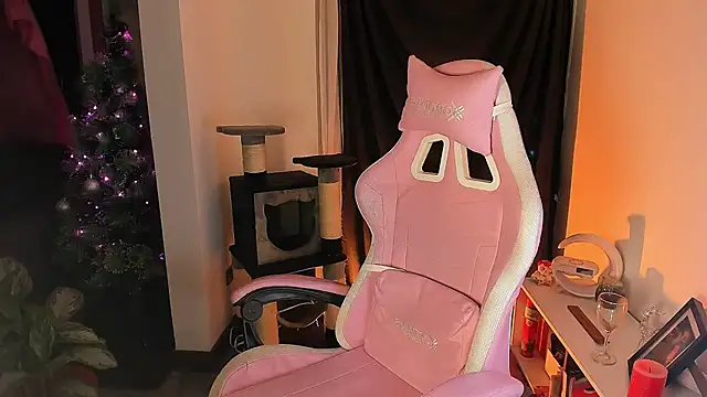 Loona s online show from 11/14/25, 01:09