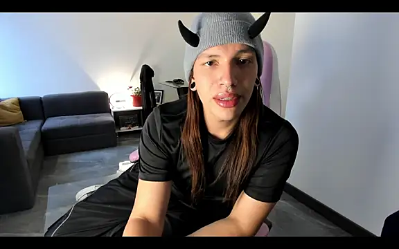 Loona s online show from 09/18/25, 10:13