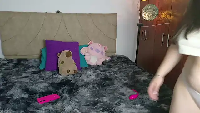 Snapshot of Sweetlove_243 chatting on 10/25/25, 07:18 Sweetlove 243 online show from 10/25/25, 07:18