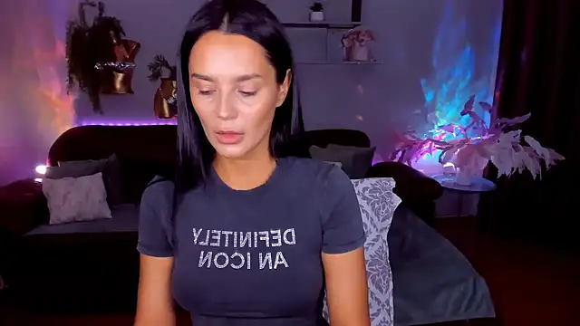 Snapshot of DanaSincere chatting on 06/18/26, 04:00 DanaSincere online show from 06/18/26, 04:00