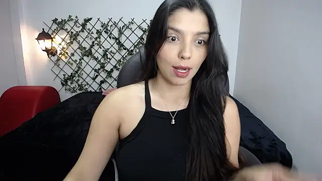 Snapshot of issa__nassar chatting on 11/10/25, 02:11 issa nassar online show from 11/10/25, 02:11