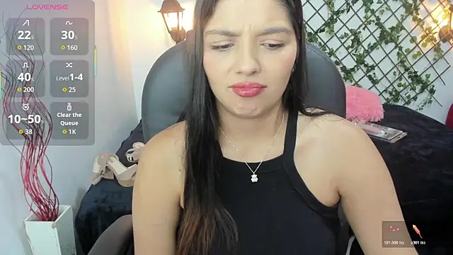 Snapshot of issa__nassar chatting on 10/27/25, 02:07 issa nassar online show from 10/27/25, 02:07