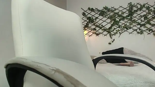 issa  nassar online show from 04/18/26, 01:35