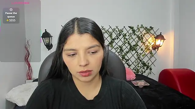 Snapshot of issa__nassar chatting on 10/23/25, 01:54 issa nassar online show from 10/23/25, 01:54