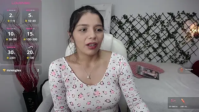 Snapshot of issa__nassar chatting on 11/23/25, 02:16 issa nassar online show from 11/23/25, 02:16