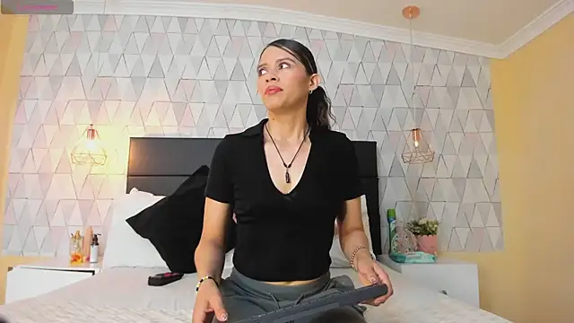 LiliJensen online show from 11/18/25, 07:17