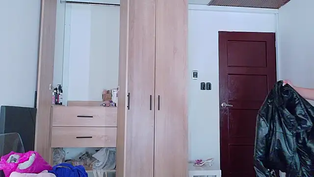 SaritaBratz online show from 01/15/26, 08:45