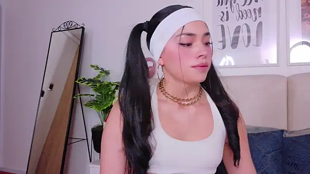 SaritaBratz online show from 12/18/25, 10:35