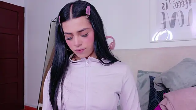 SaritaBratz online show from 11/05/25, 08:34