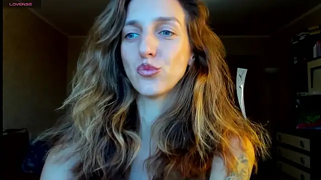 desired zzoya online show from 09/17/25, 10:28