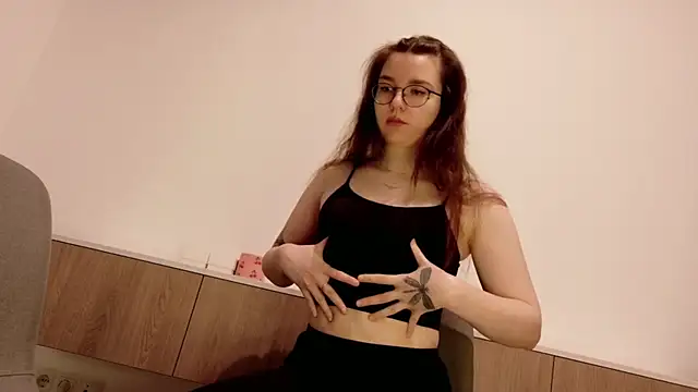 BeeBlossom online show from 11/29/25, 04:07