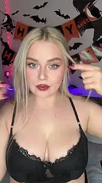 April Vancee online show from 10/31/25, 04:03