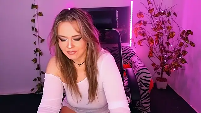 Snapshot of AnielaFox chatting on 11/11/25, 06:52 AnielaFox online show from 11/11/25, 06:52