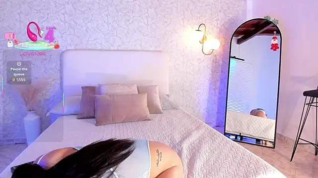 Snapshot of alanarouge chatting on 12/16/25, 11:47 alanarouge online show from 12/16/25, 11:47