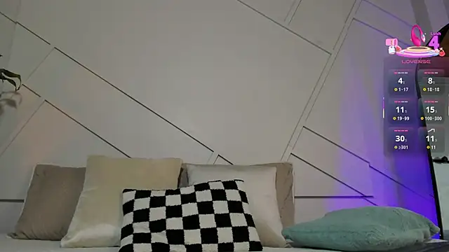 Snapshot of alanarouge chatting on 09/24/25, 11:17 alanarouge online show from 09/24/25, 11:17