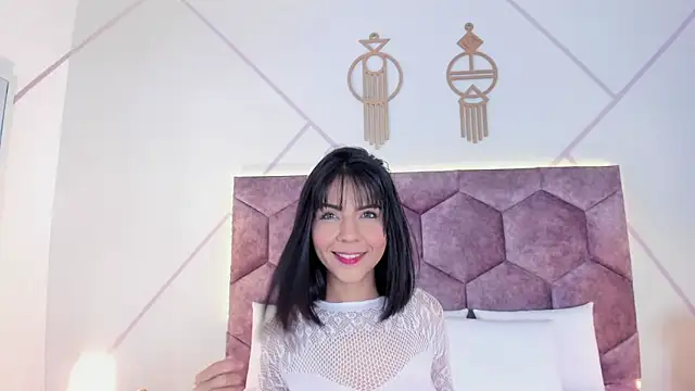 aurora collinss  online show from 11/01/25, 01:16