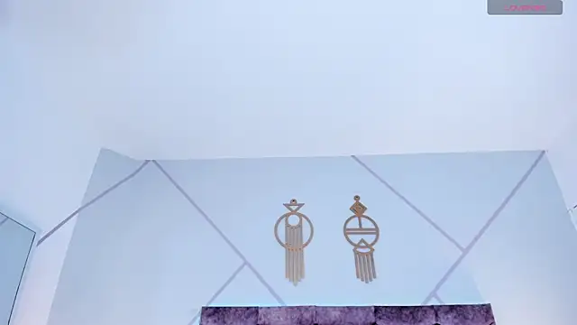 aurora collinss  online show from 11/18/25, 01:14