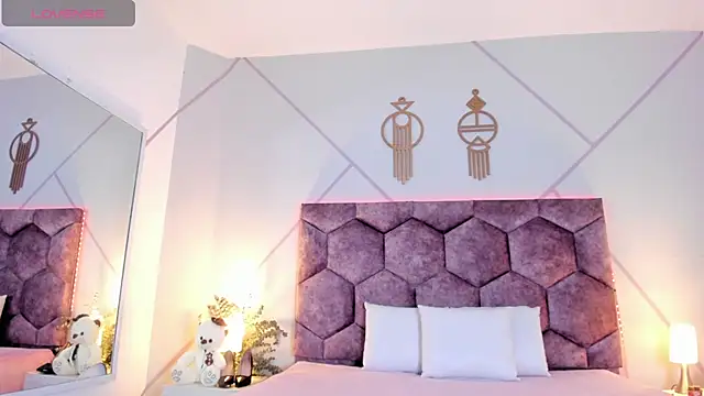 aurora collinss  online show from 02/14/26, 12:49