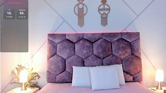 aurora collinss  online show from 02/13/26, 12:38