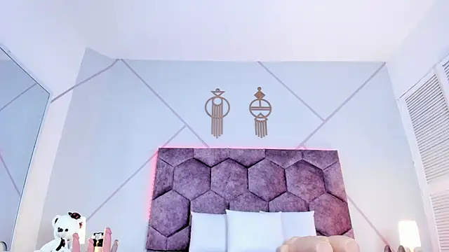 aurora collinss  online show from 01/13/26, 12:53