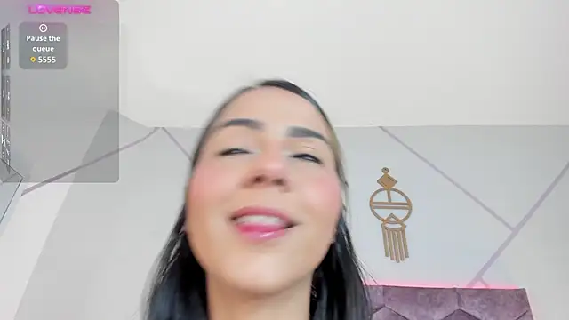 aurora collinss  online show from 10/17/25, 12:40