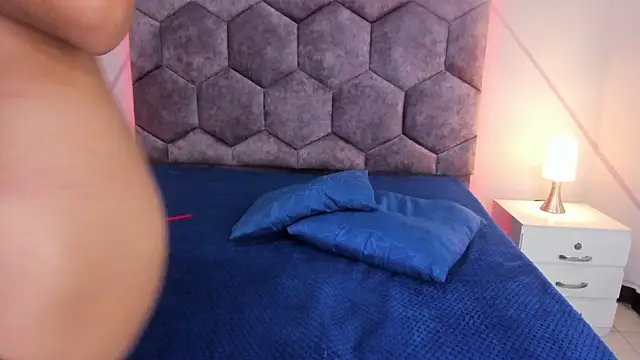 aurora collinss  online show from 03/20/25, 12:43