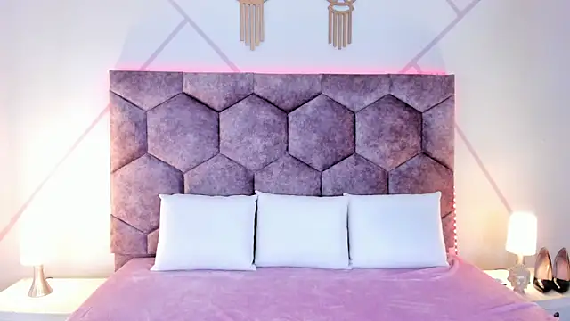 aurora collinss  online show from 11/09/25, 01:15