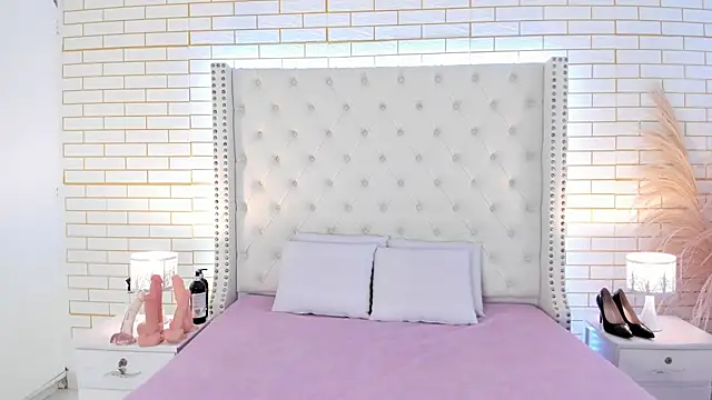 aurora collinss  online show from 02/23/26, 01:01