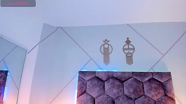 aurora collinss  online show from 12/15/25, 12:22