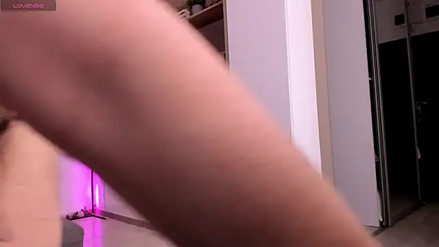 Snapshot of NatashaVoss chatting on 11/30/25, 08:42 NatashaVoss online show from 11/30/25, 08:42