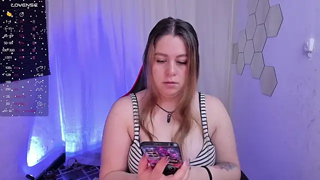 sarah t1  online show from 05/26/26, 03:10