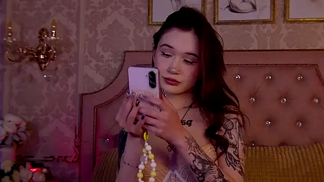 Snapshot of HeatherSweet_ chatting on 11/13/25, 05:50 HeatherSweet online show from 11/13/25, 05:50