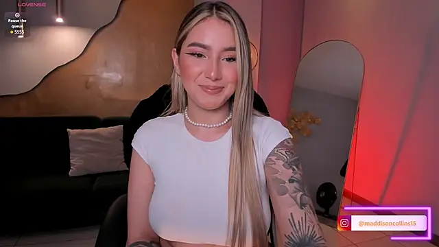 Snapshot of MaddisonCollins chatting on 02/22/26, 11:56 MaddisonCollins online show from 02/22/26, 11:56