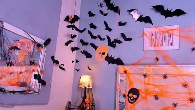 Emily Castillo 1 online show from 10/30/25, 05:06