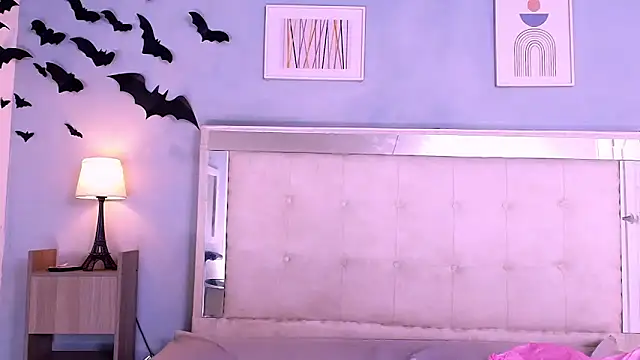 Emily Castillo 1 online show from 11/06/25, 05:55