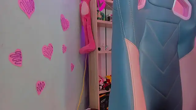 Snapshot of Olivia_pretty_ chatting on 03/13/25, 06:34 Olivia pretty online show from 03/13/25, 06:34