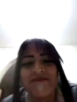 Snapshot of Sarah917 chatting on 11/28/25, 05:35 Sarah917 online show from 11/28/25, 05:35