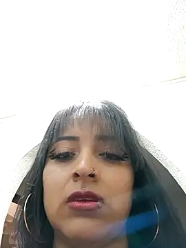 Snapshot of Sarah917 chatting on 11/21/25, 06:07 Sarah917 online show from 11/21/25, 06:07