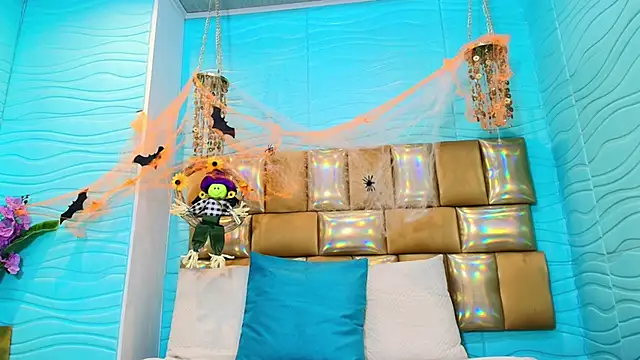 Mia Montess online show from 10/24/25, 01:10